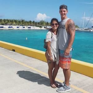 Meet your Posher, Derrick